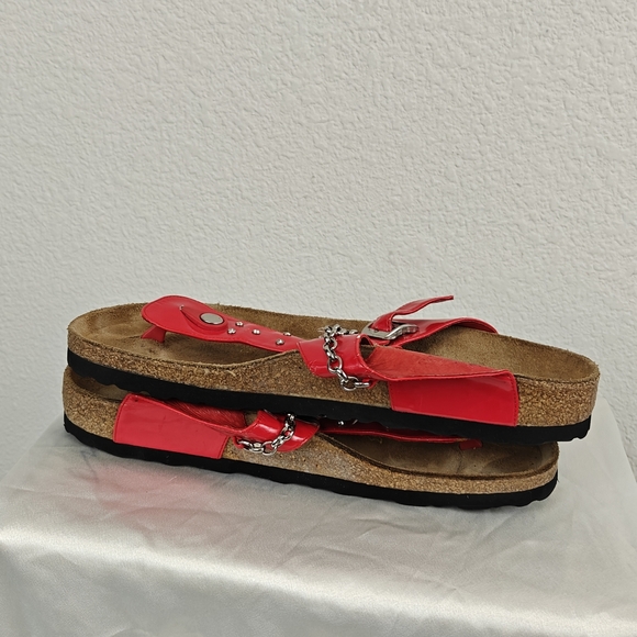 Birkenstock TATAMI RED Patent Leather Chain Key Locket Thong SANDALS 9.5 Narrow - Picture 10 of 11